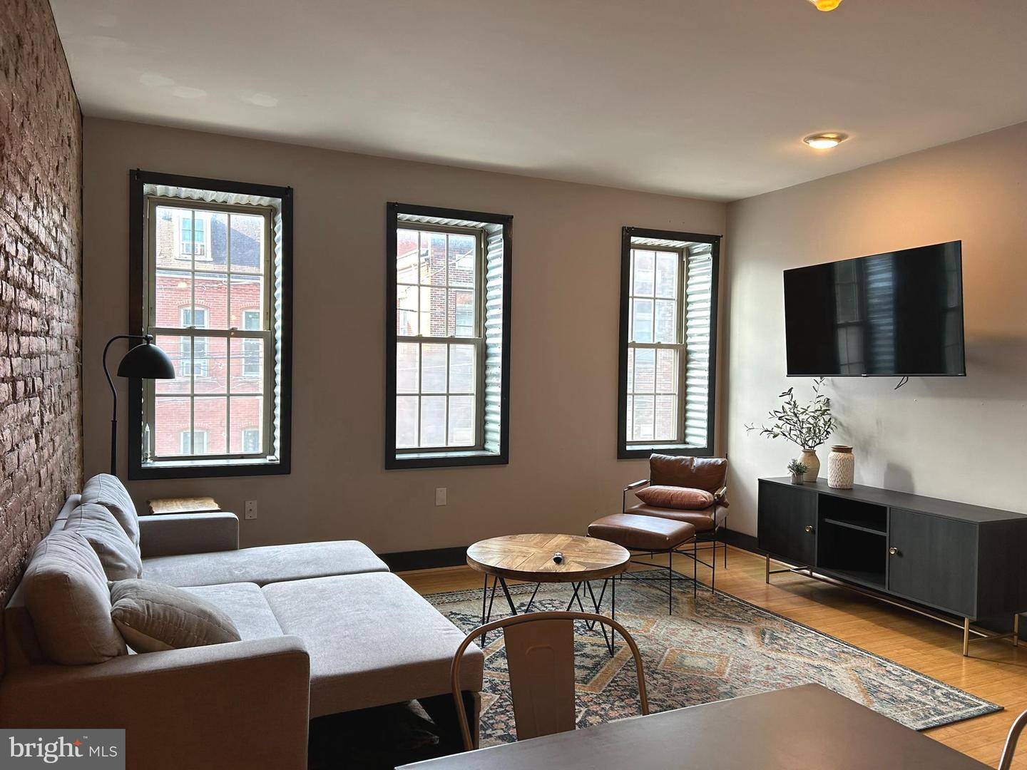 225 E King St #2 — photo