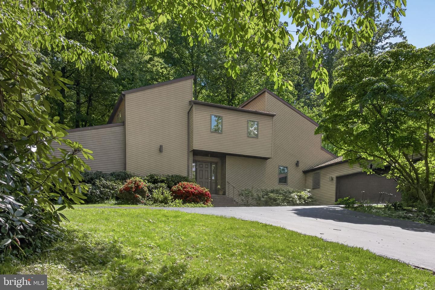 2624 SPRING VALLEY ROAD, LANCASTER PA 17601
