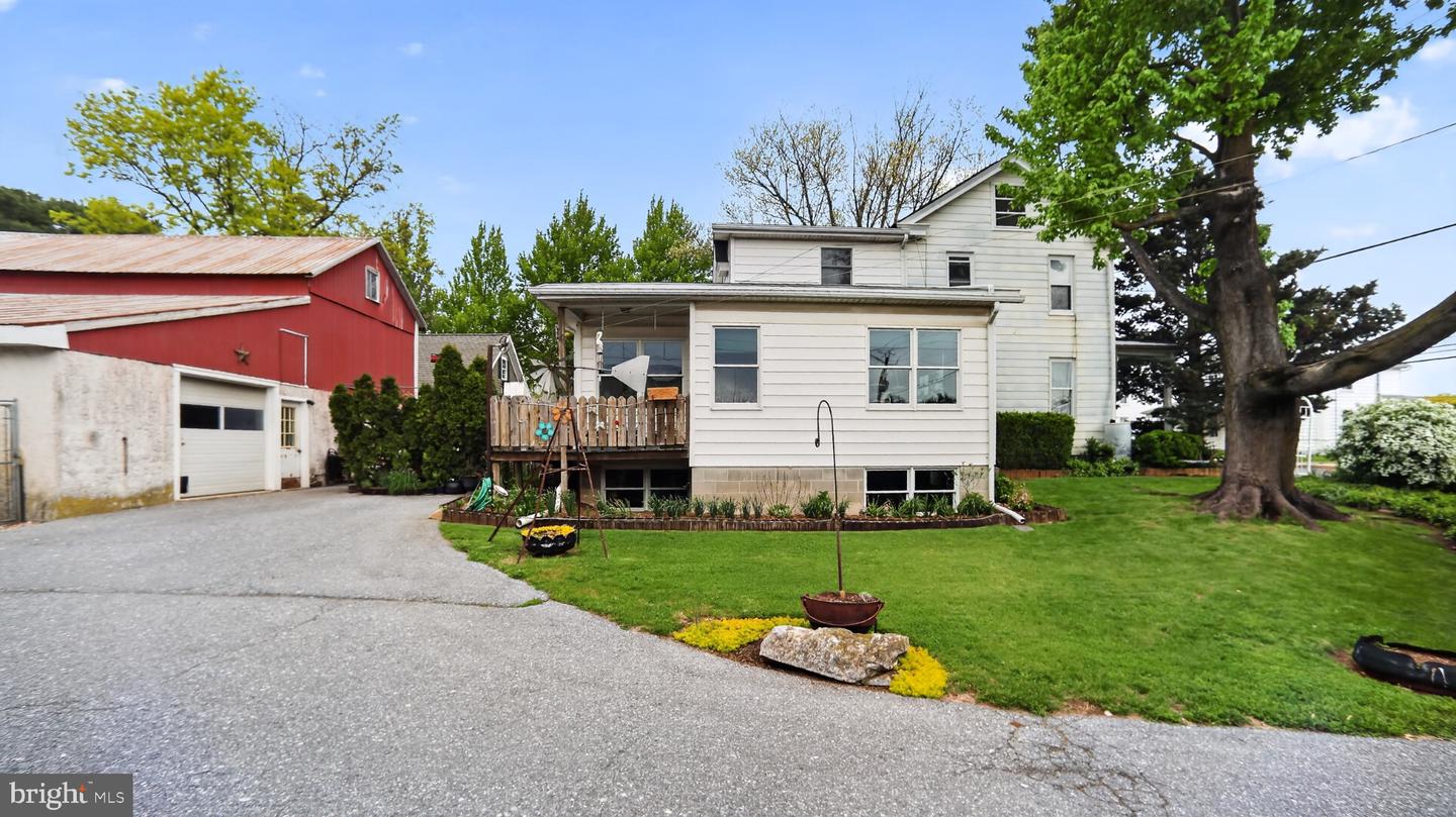 40 QUEEN ROAD, INTERCOURSE PA 17534