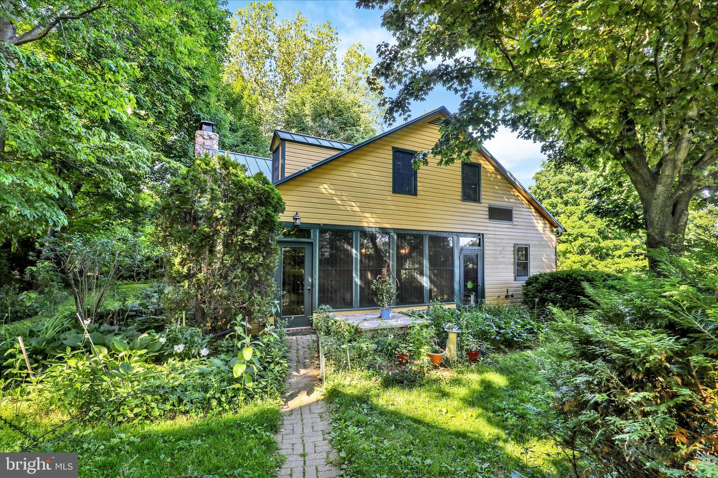 1095 Texter Mountain Rd — photo