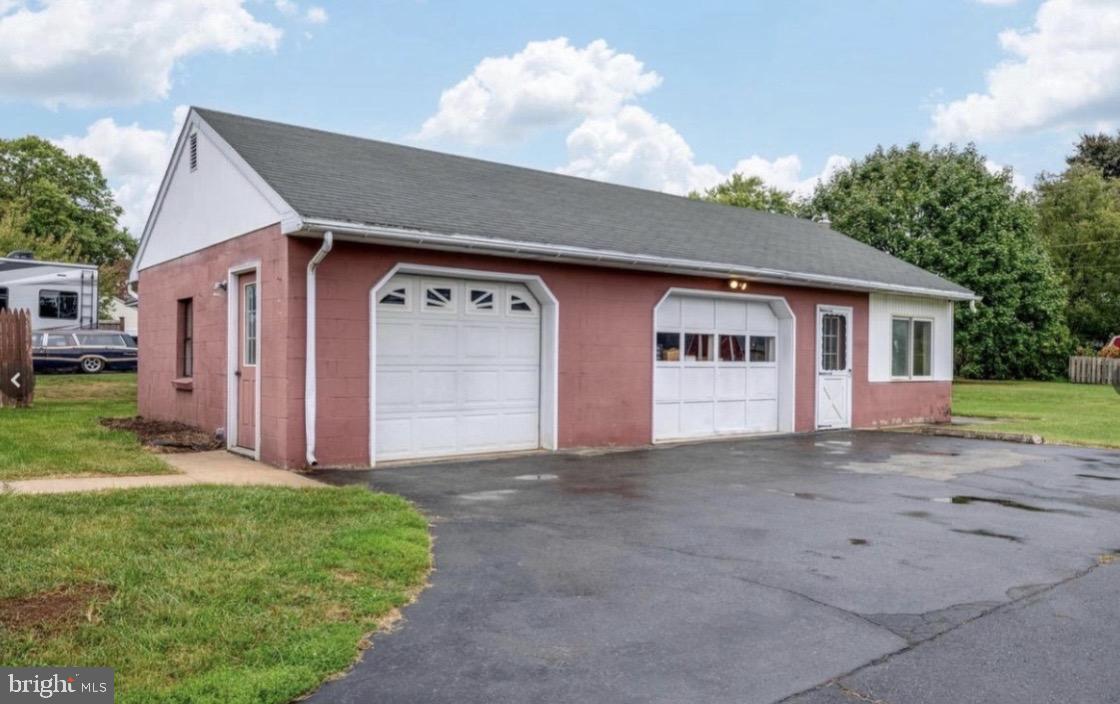 923 ROHRERSTOWN ROAD, LANCASTER PA 17601 — photo 2