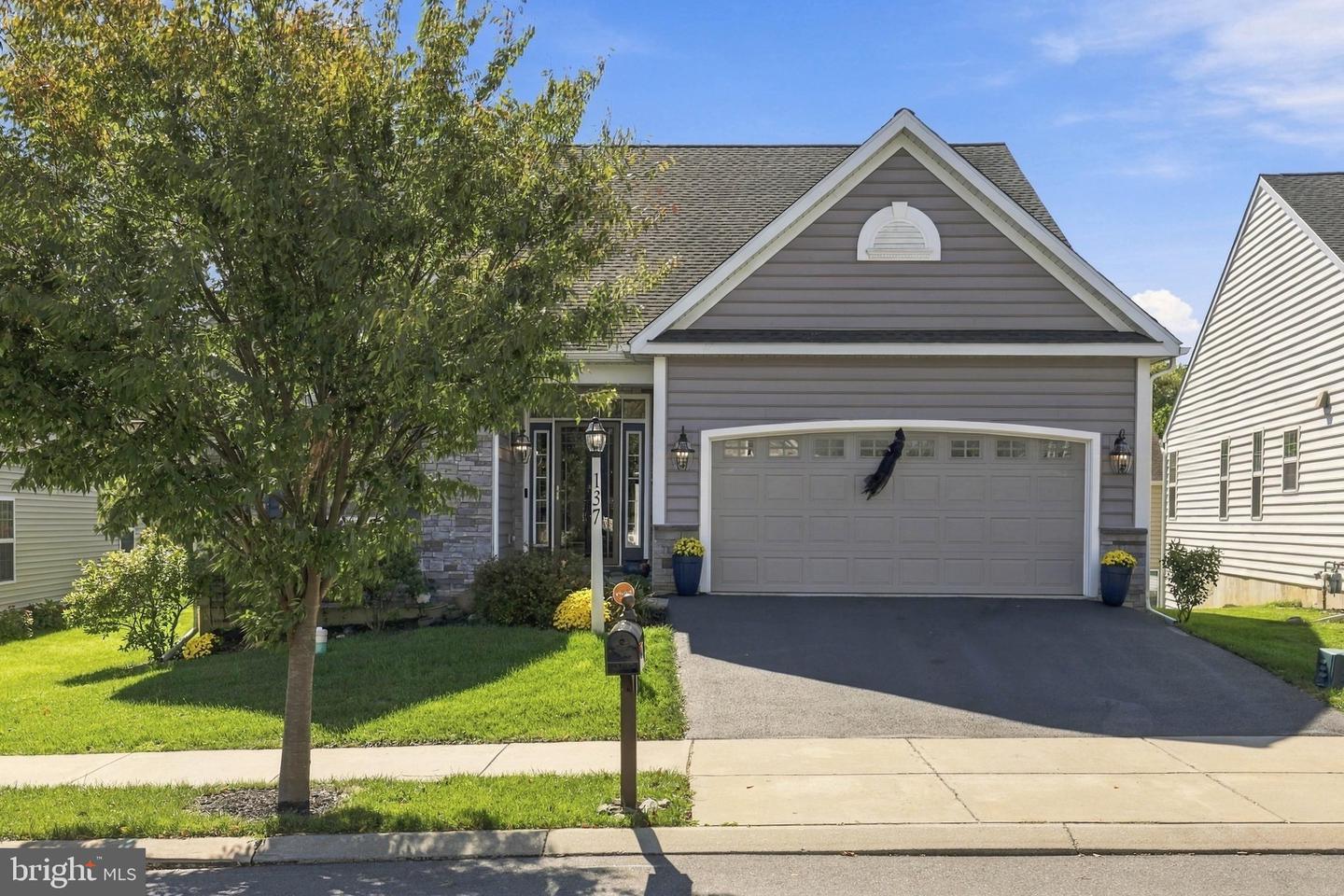 137 Goldenfield Dr — photo