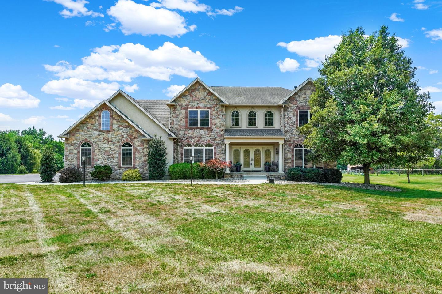 104 Monument Dr — photo