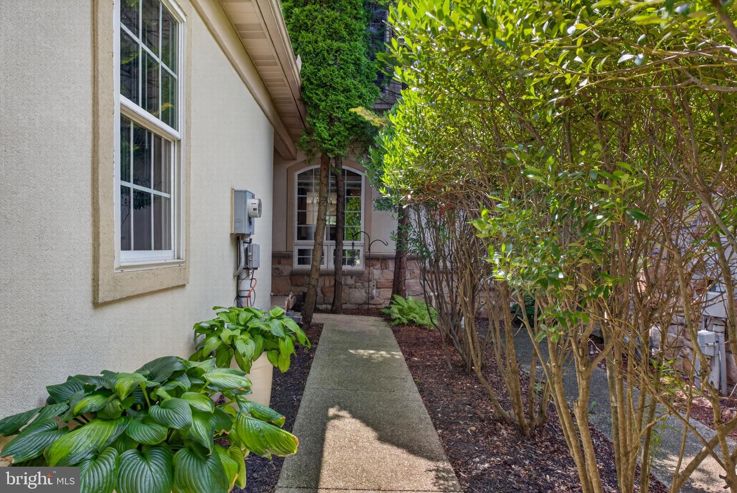 121 Creekgate Ct — photo