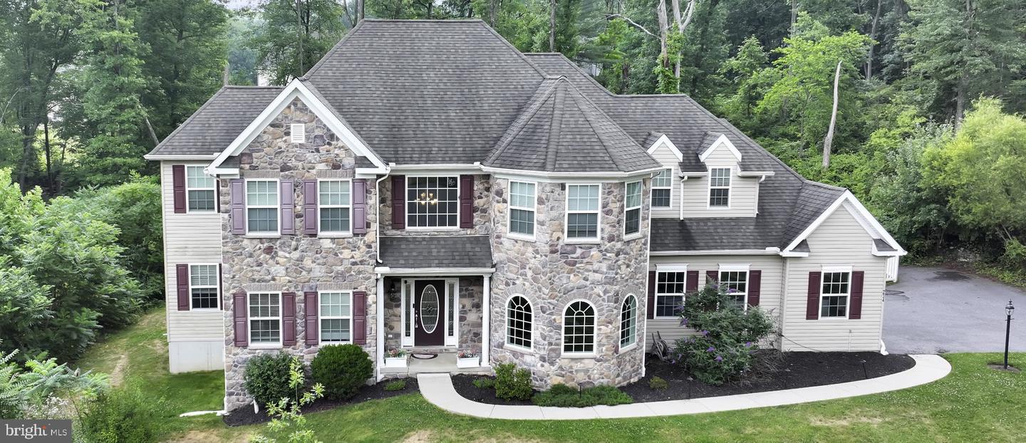 234 Crimson Ln — photo