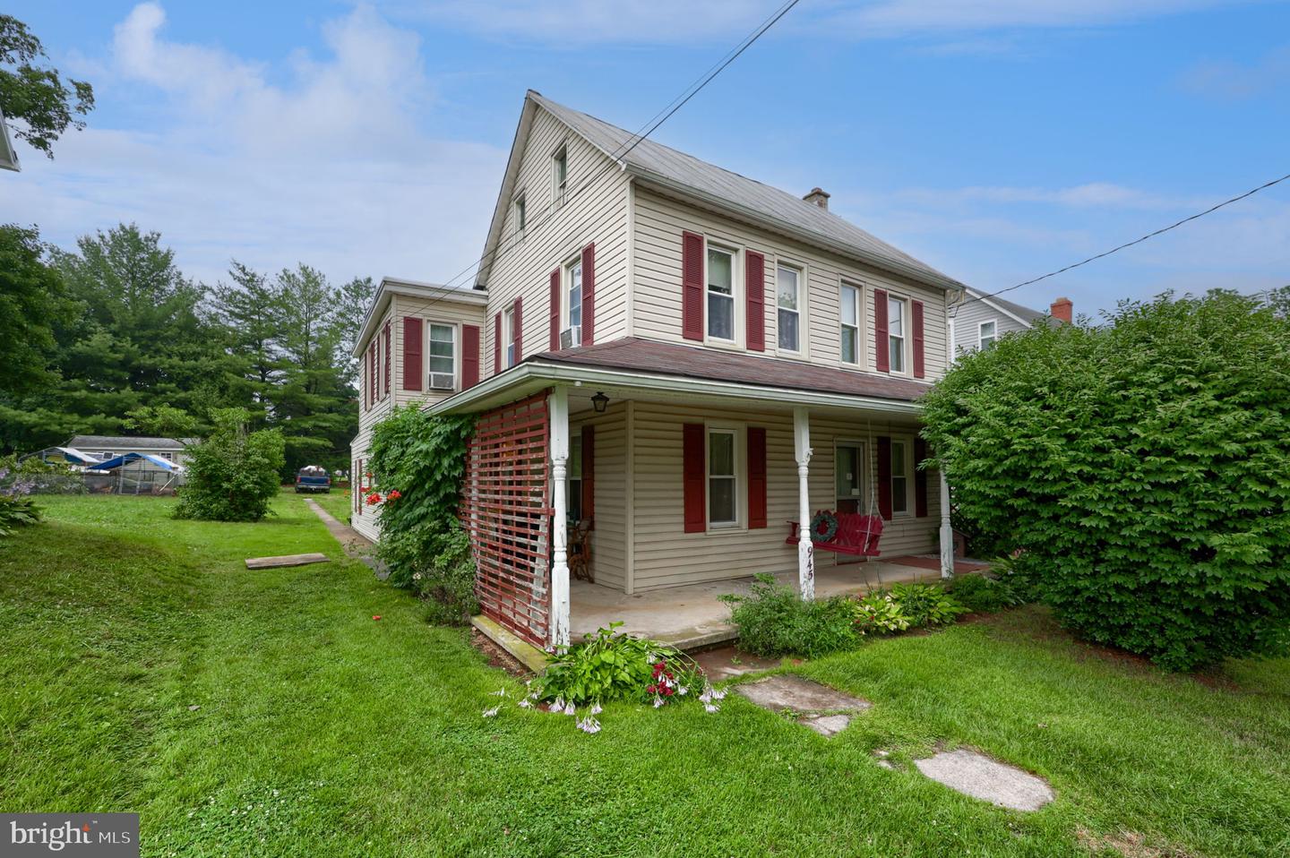 945 Maple Street, Lititz, PA 17543