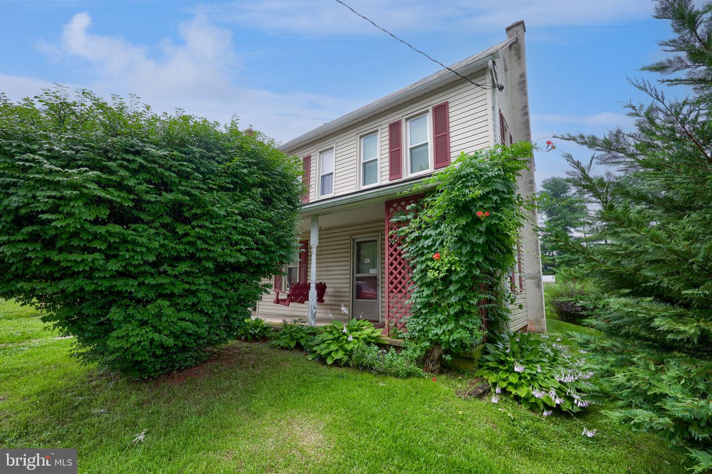 945 Maple Street, Lititz, PA 17543 — photo 2