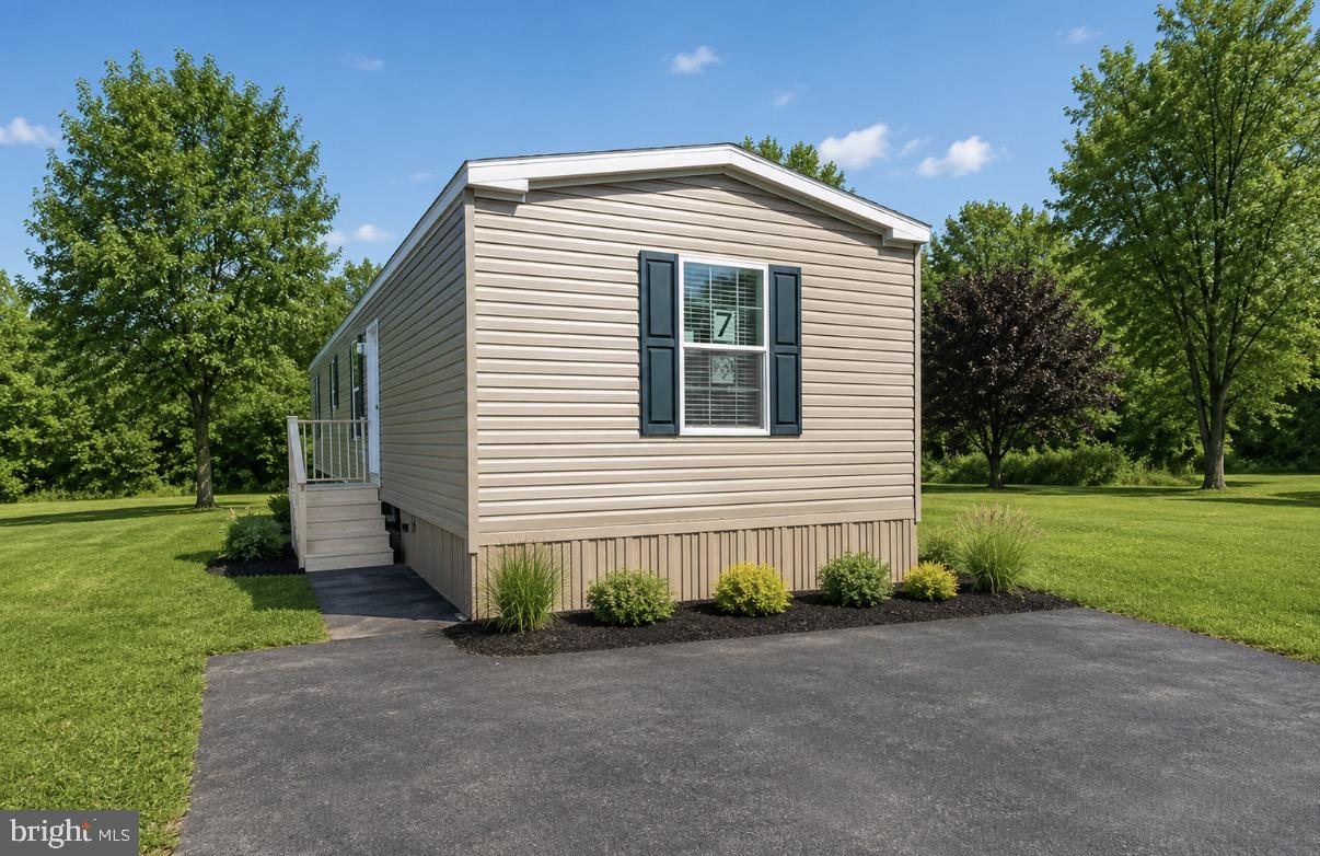 77 Circle Dr — photo