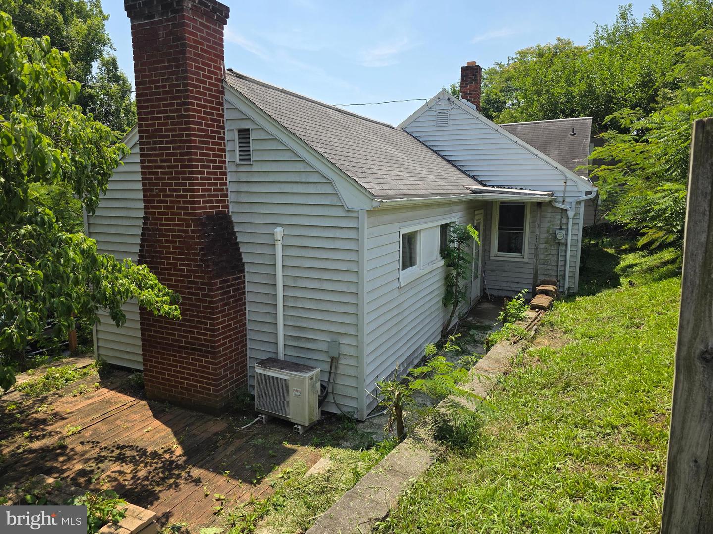 317 E Washington St — photo