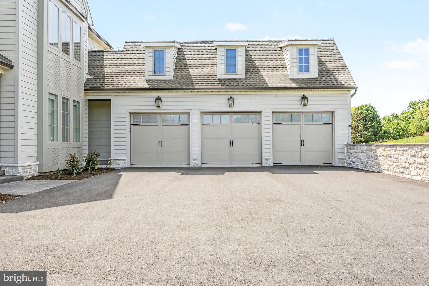 1 Strawberry Ln — photo