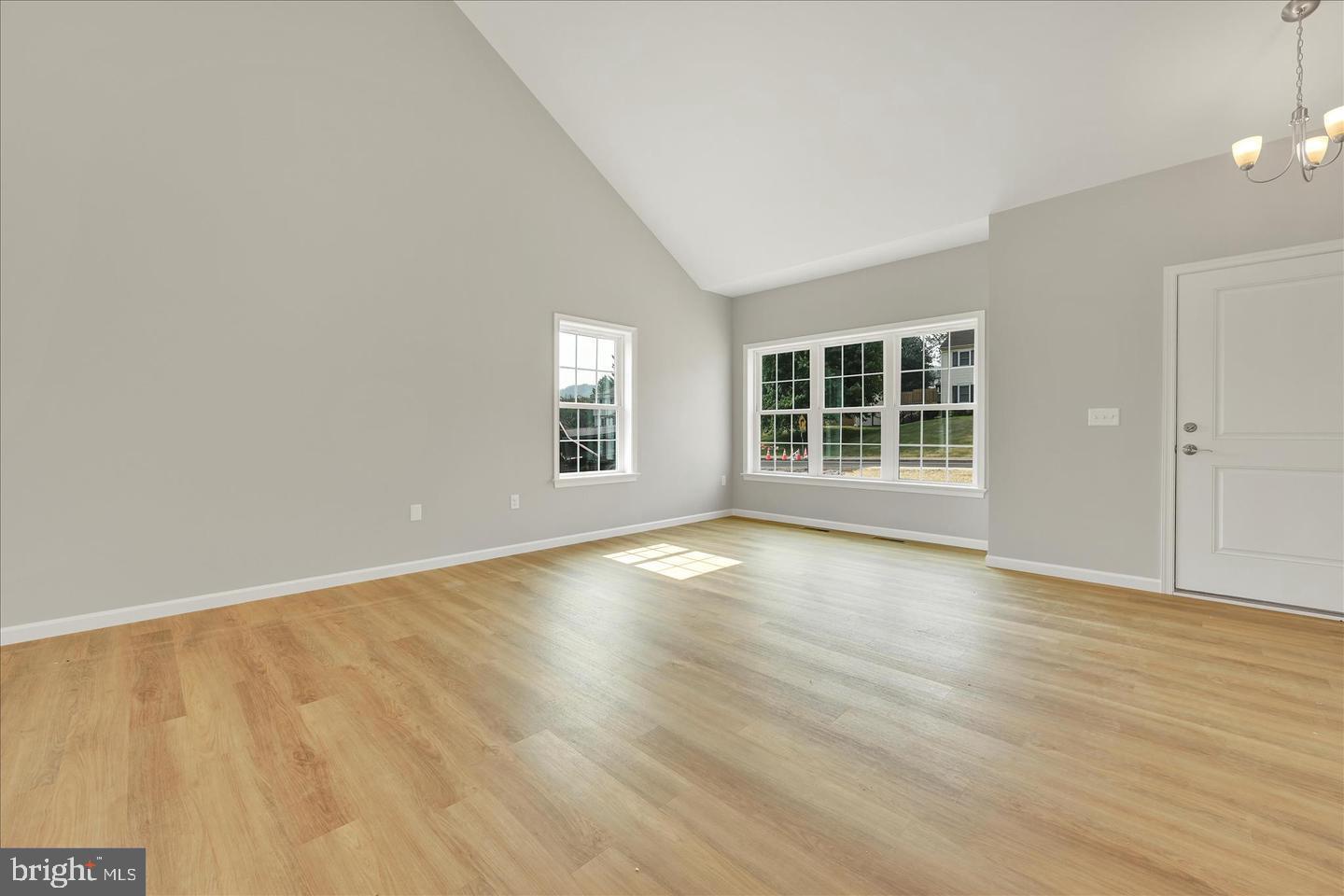 231 Pilgrim Dr — photo