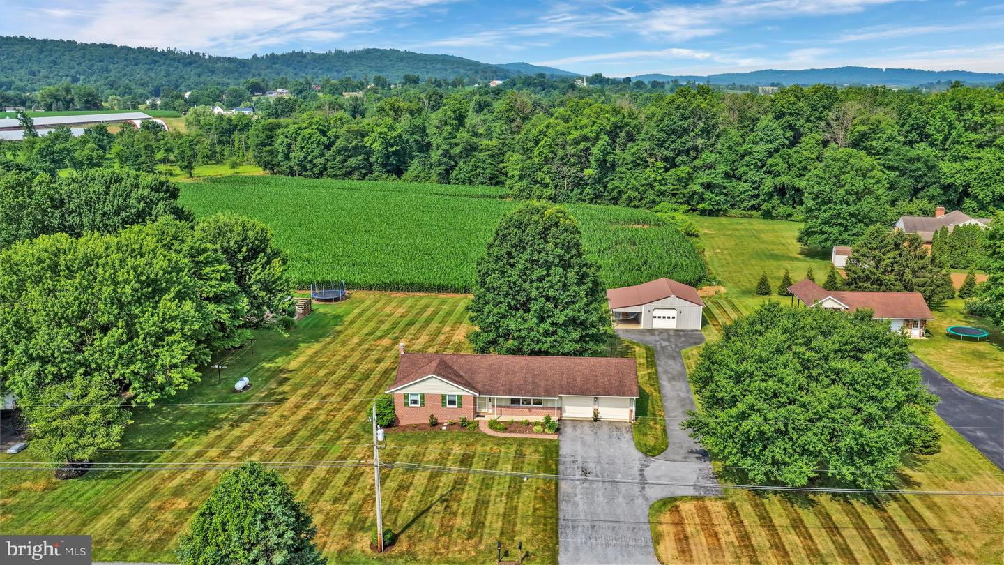 75 Hickory Road, Denver, PA 17517