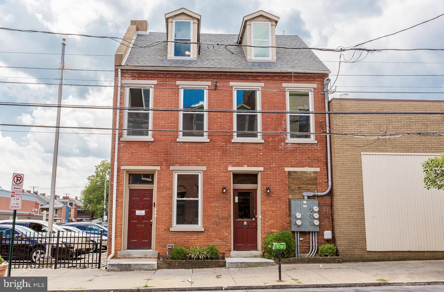 218 W King St #2 — photo