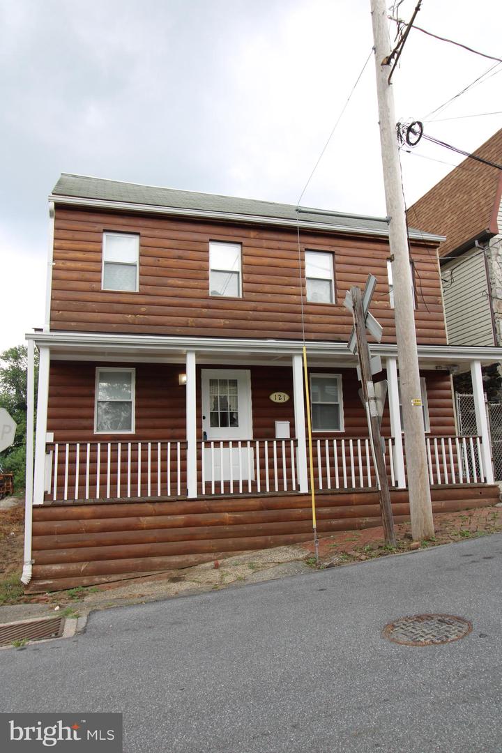 121 Perry St — photo