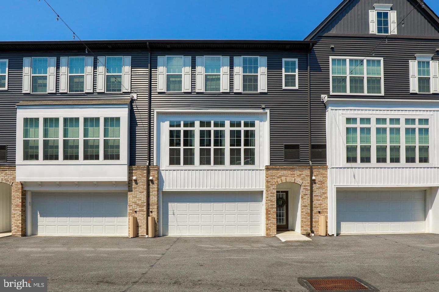 806 Mayer Pl — photo