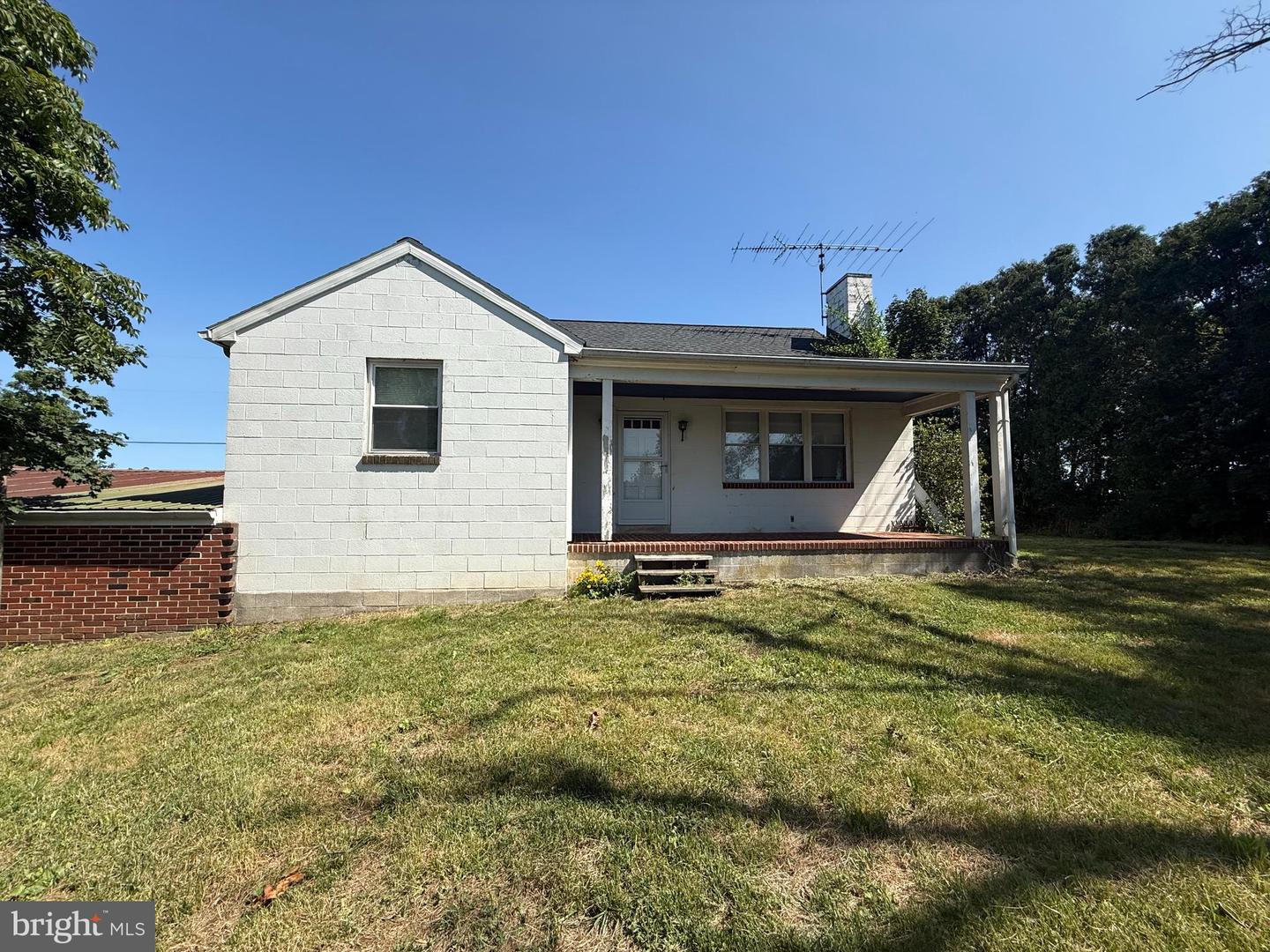 1575 HUNSECKER ROAD, BIRD IN HAND PA 17505