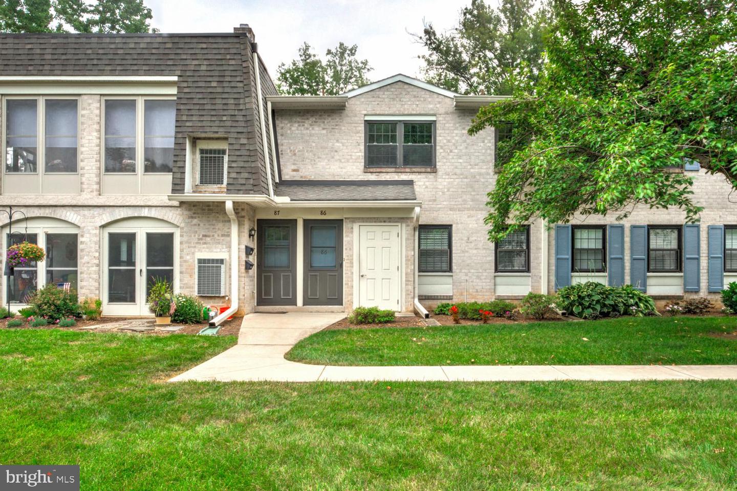 86 Valleybrook Dr — photo