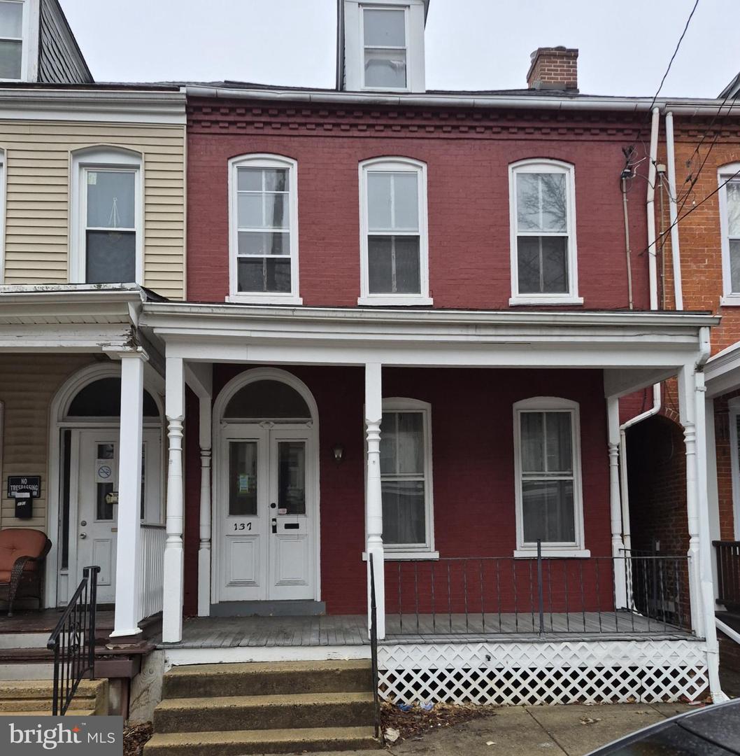 137 E New St — photo