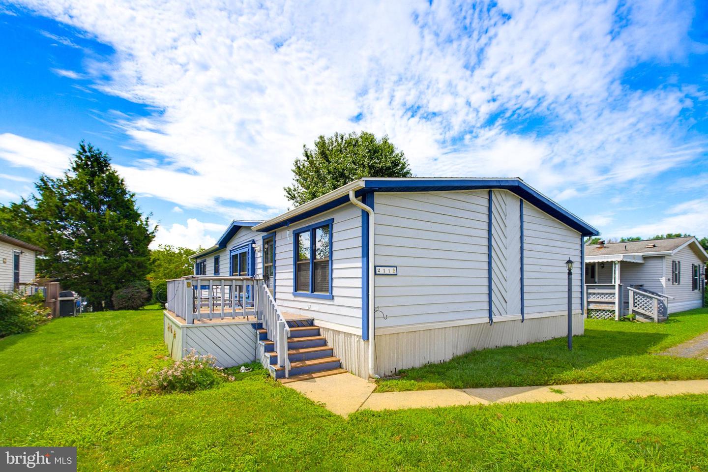211 Greyfield Dr — photo