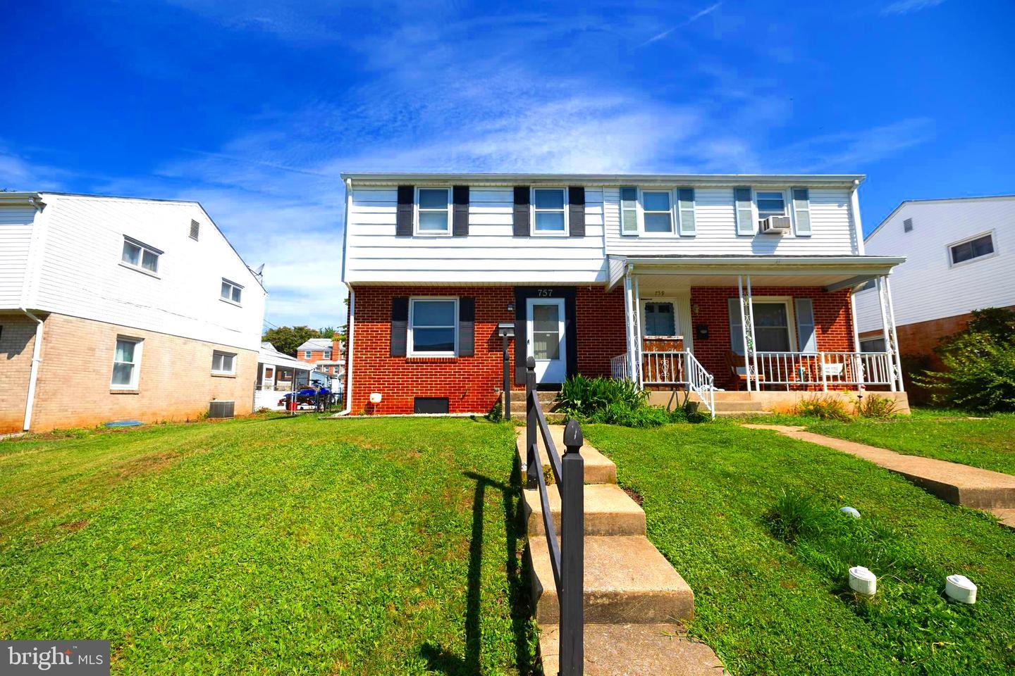 757 Emerald Dr — photo