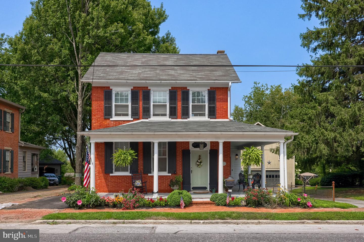 111 E Main St — photo