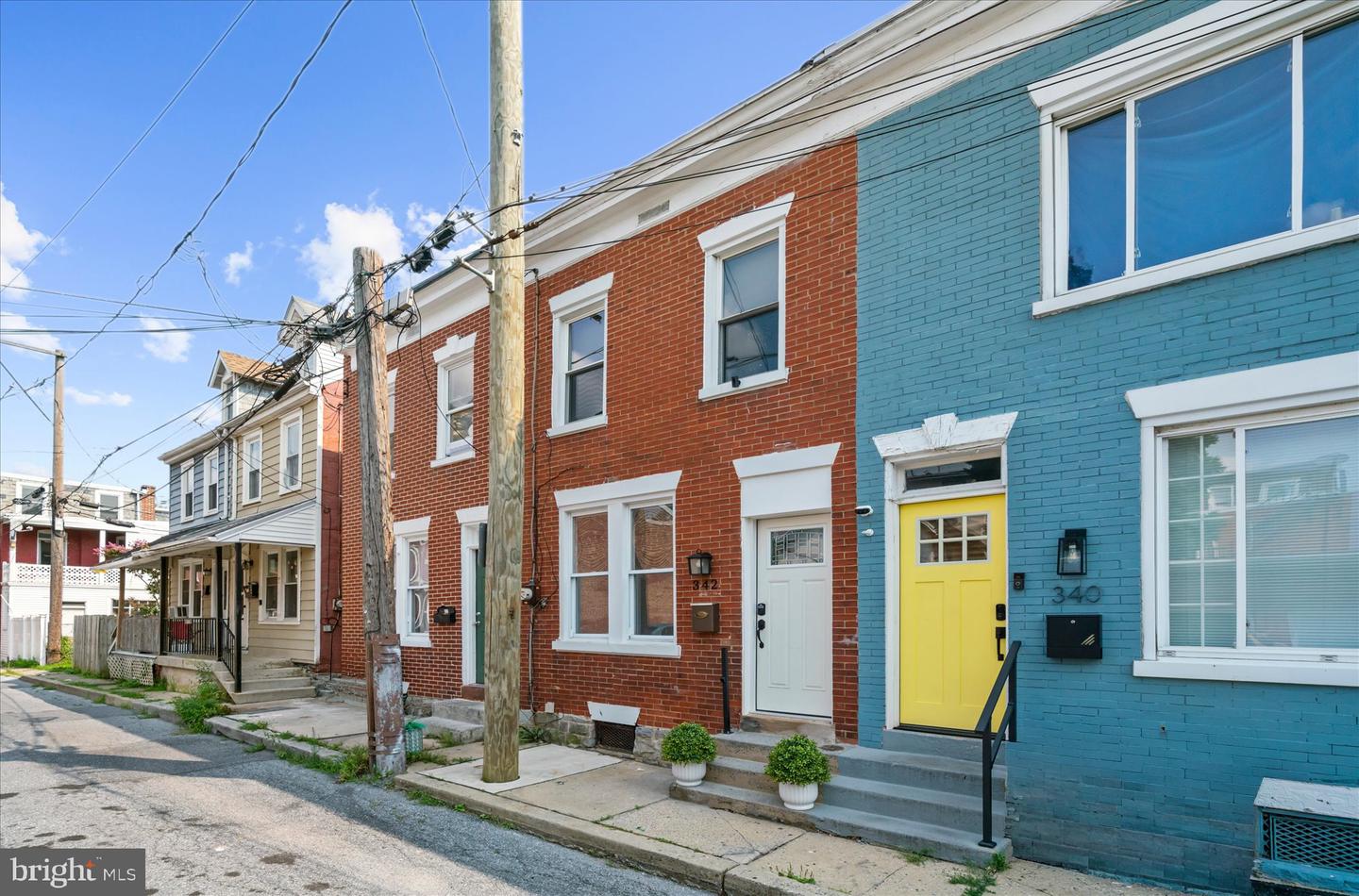 342 Hand Ave — photo