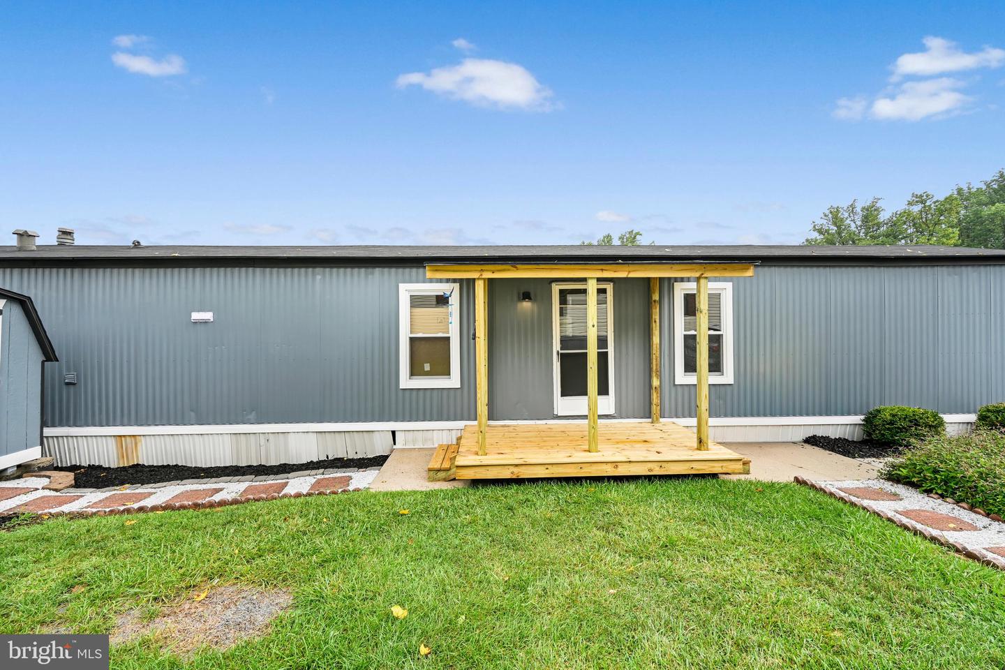 7 Spruce Dr — photo