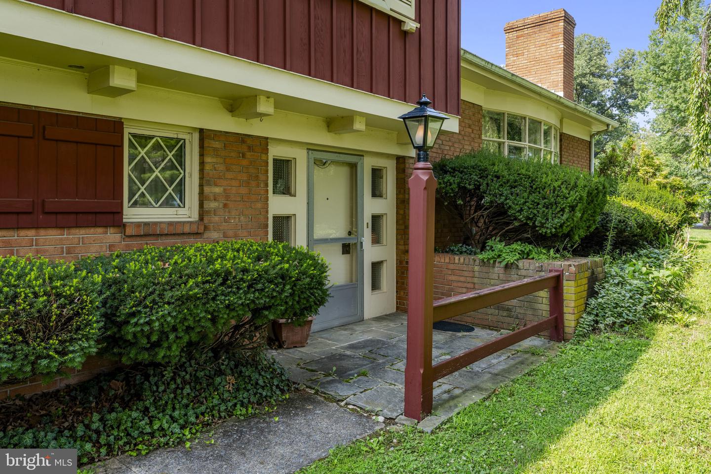 1230 Country Club Dr — photo