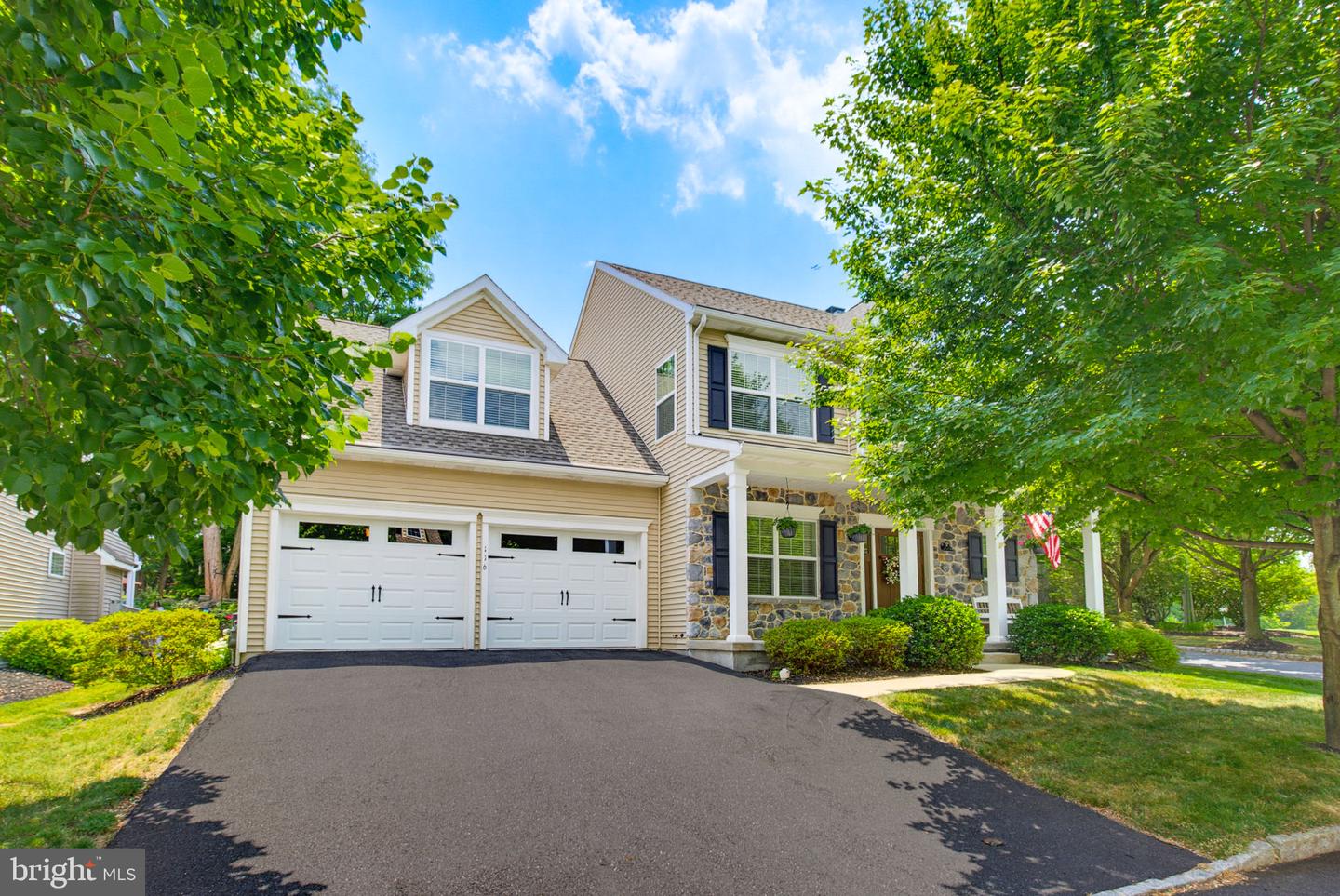 116 Hawthorne Cir — photo