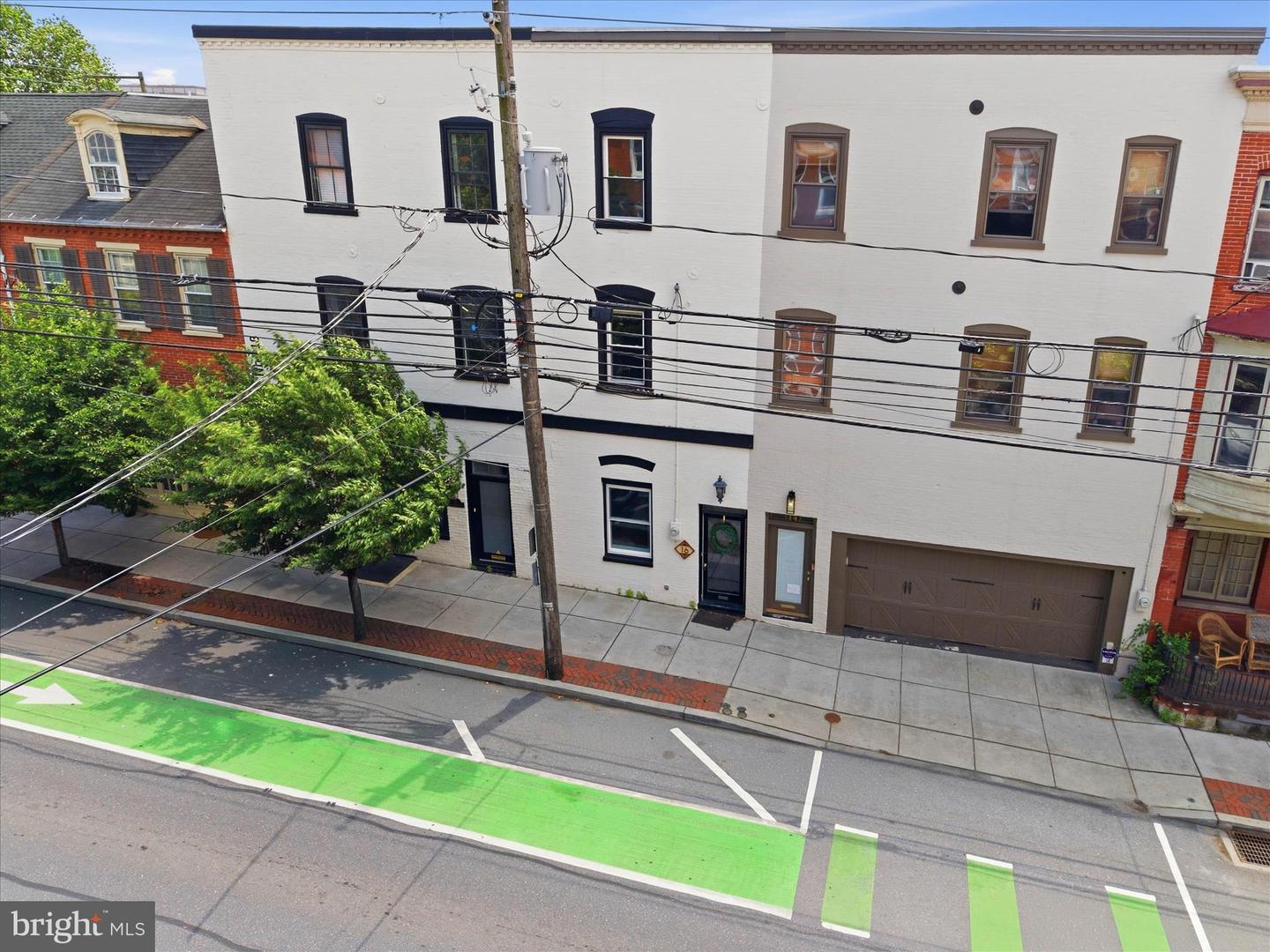16 E Walnut St — photo