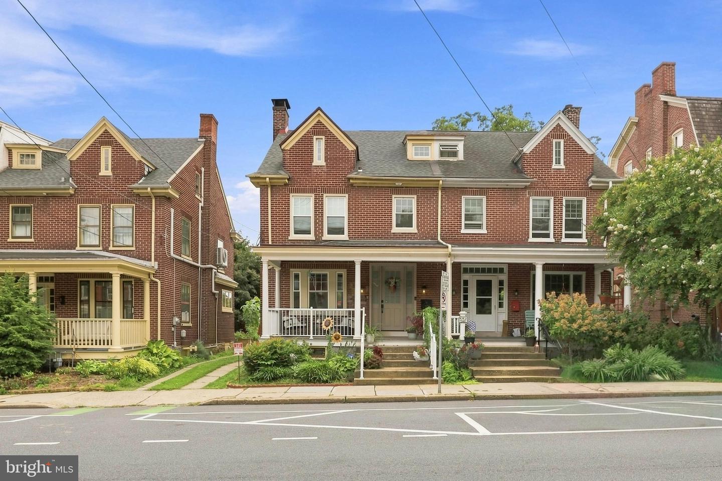 548 W Lemon St — photo