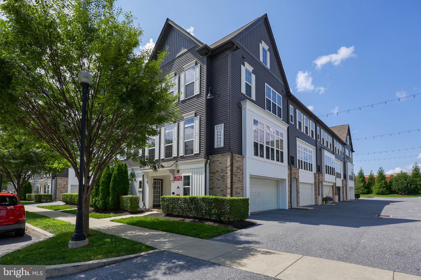 812 Mayer Pl — photo