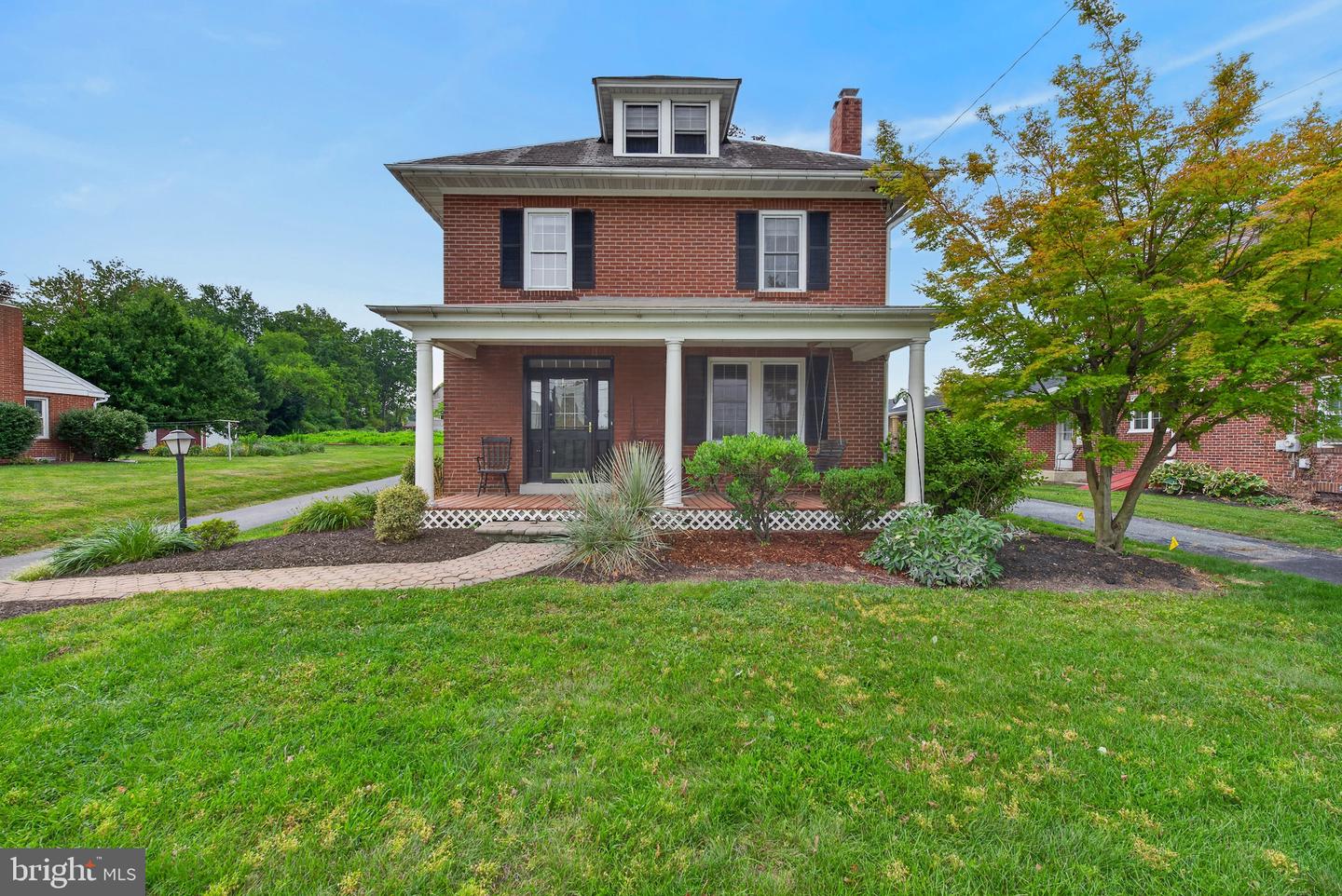 832 Village Rd — photo