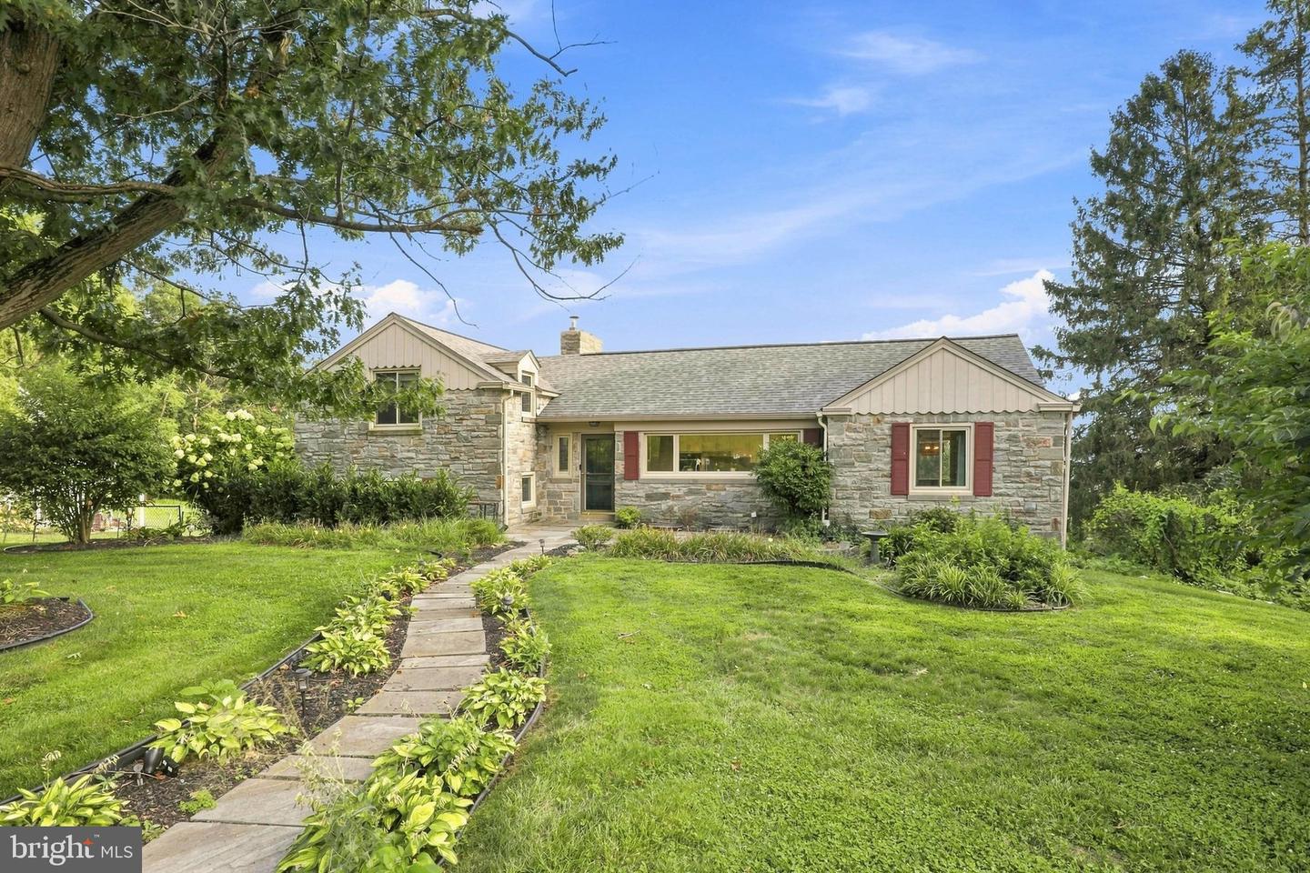 260 Blossom Hill Dr — photo