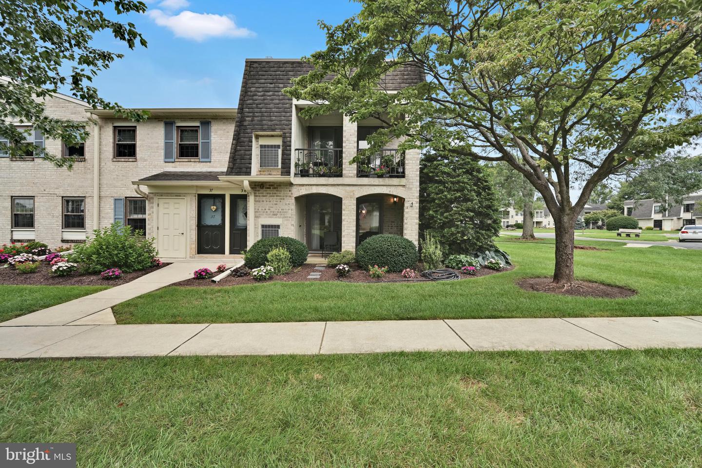 36 Valleybrook Dr — photo
