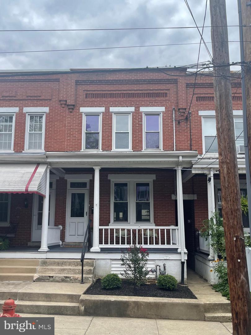 632 N Pine St — photo