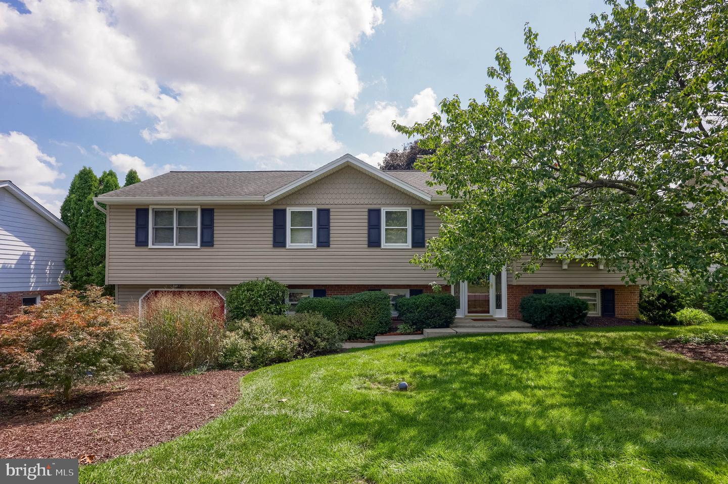 434 Surrey Dr — photo
