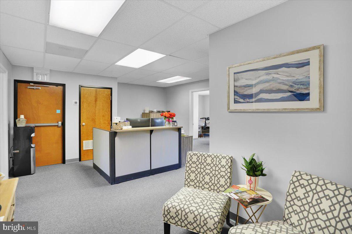 2137 Embassy Dr #208 — photo