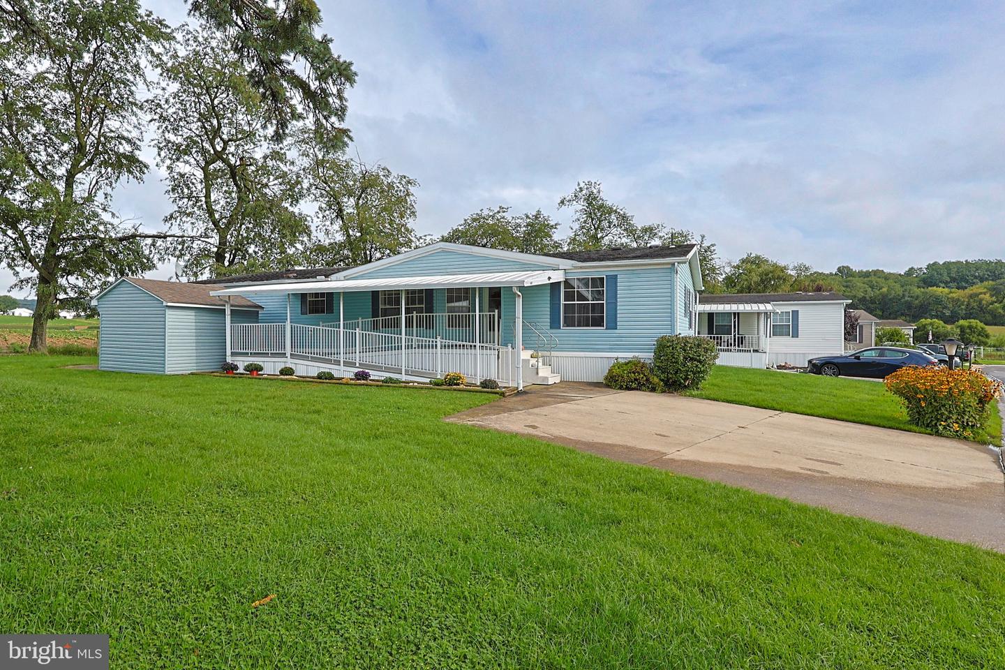 726 Pine Blvd — photo