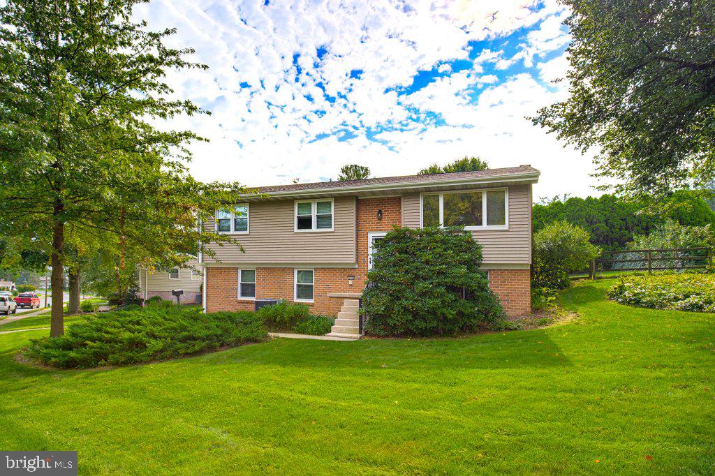 104 Oxford Dr — photo