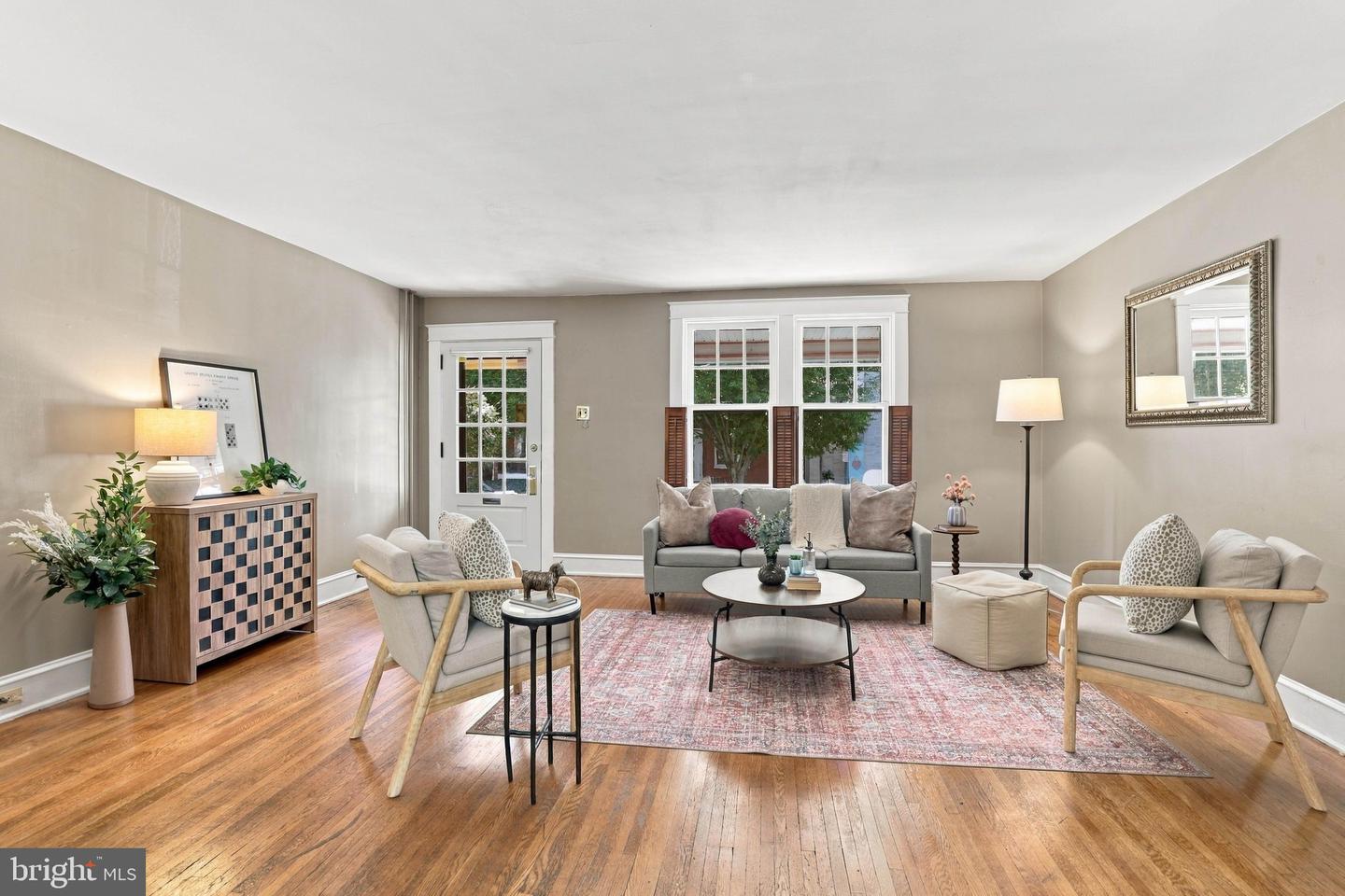 561 W Walnut St — photo
