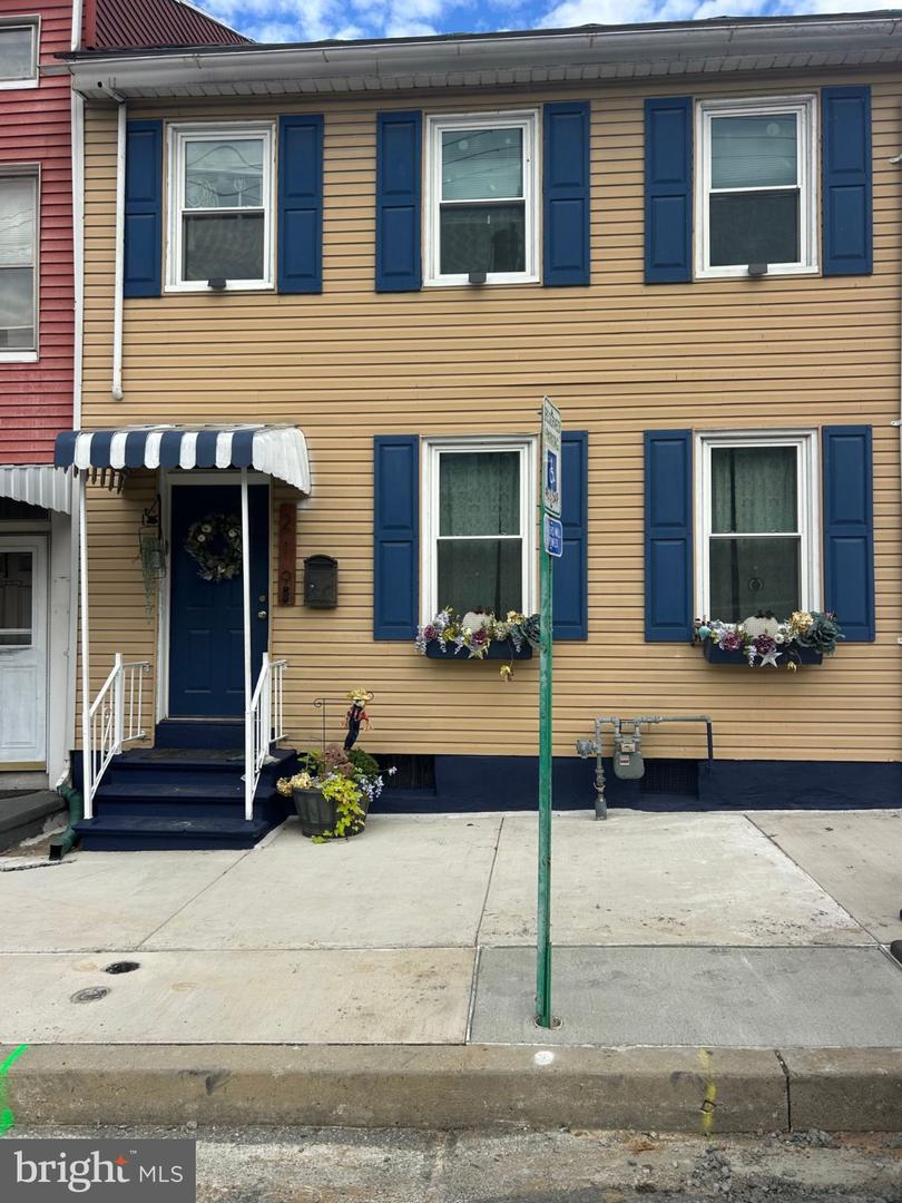 219 Walnut St — photo