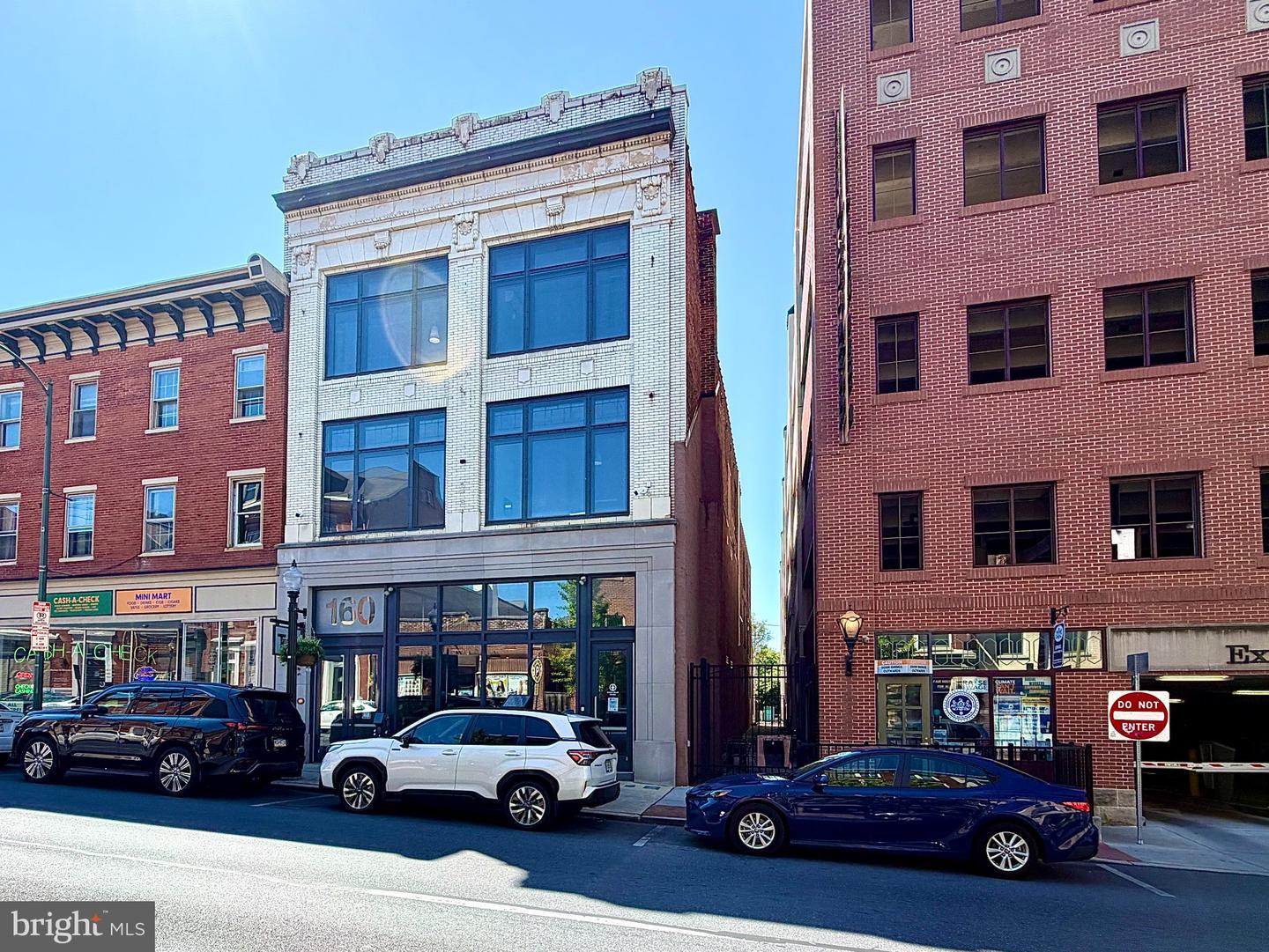158 E King St #300 — photo