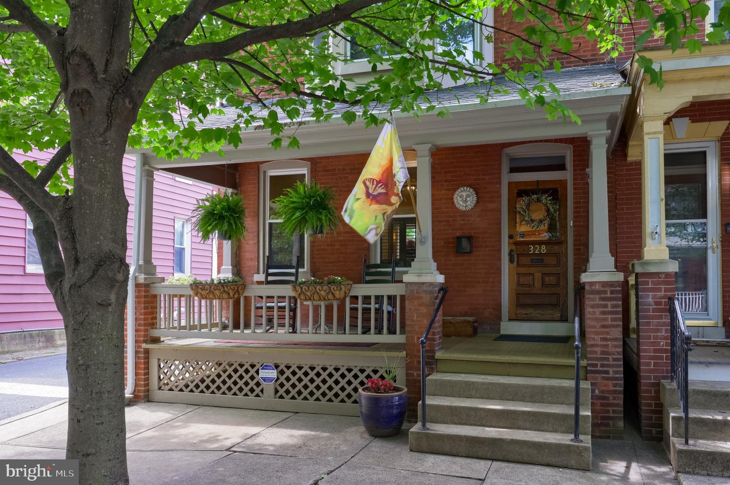 328 N Pine St — photo