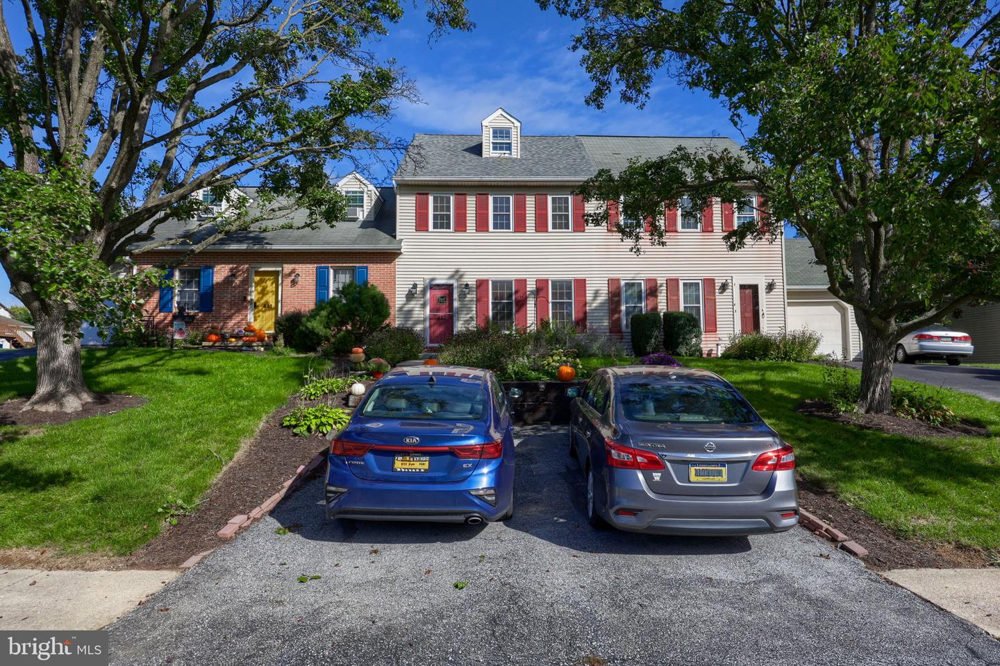 437 Deerfield Dr — photo