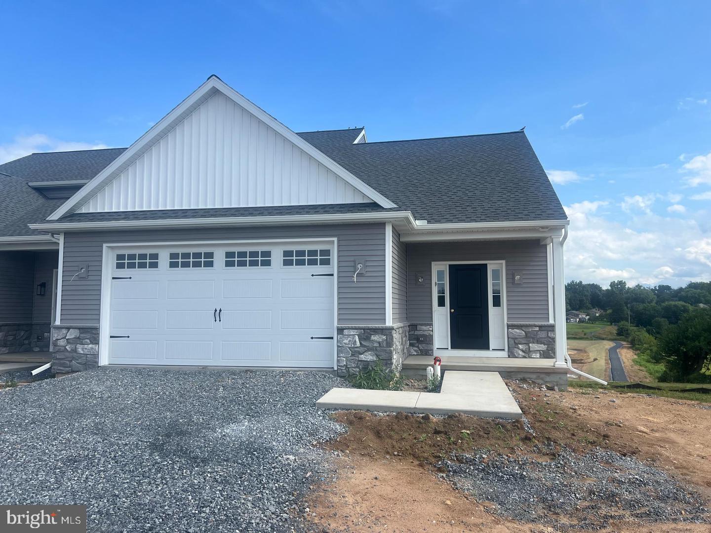 320 Ridgefield Dr — photo