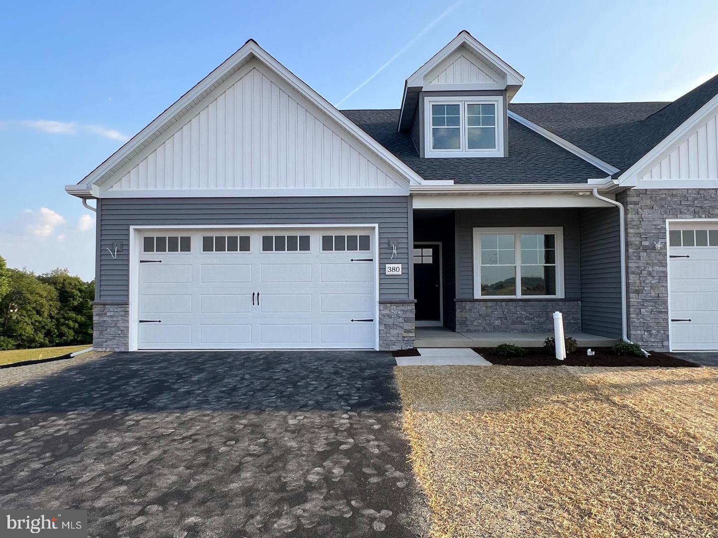 380 Ridgefield Dr — photo