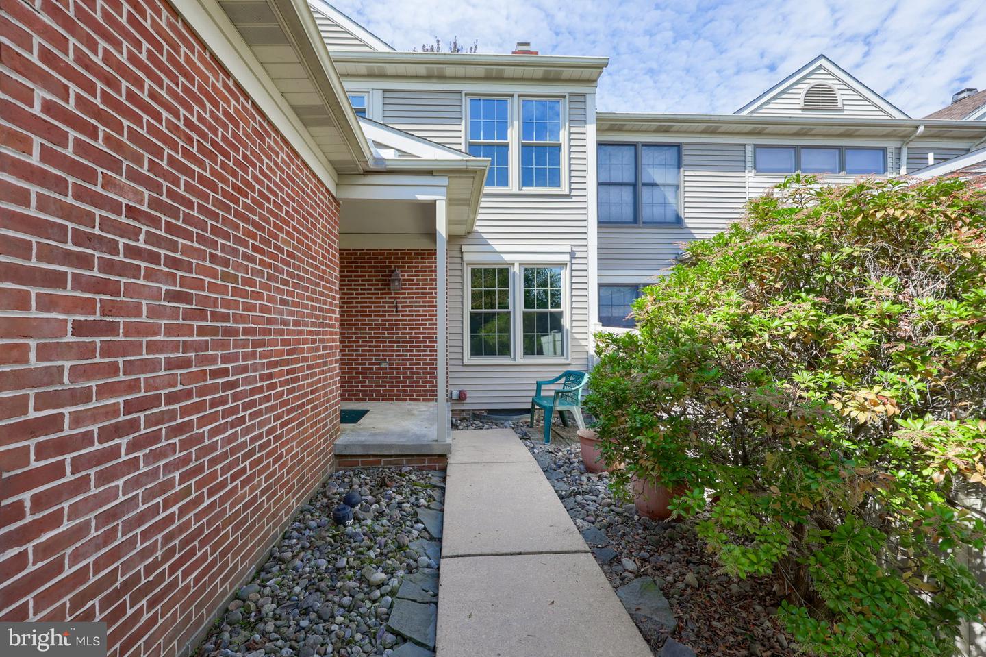 1817 Spring Ridge Ln — photo