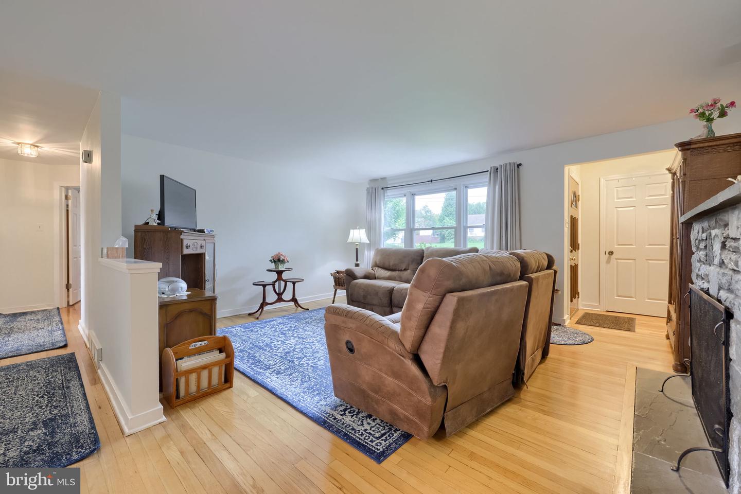 2197 Veumont Dr — photo