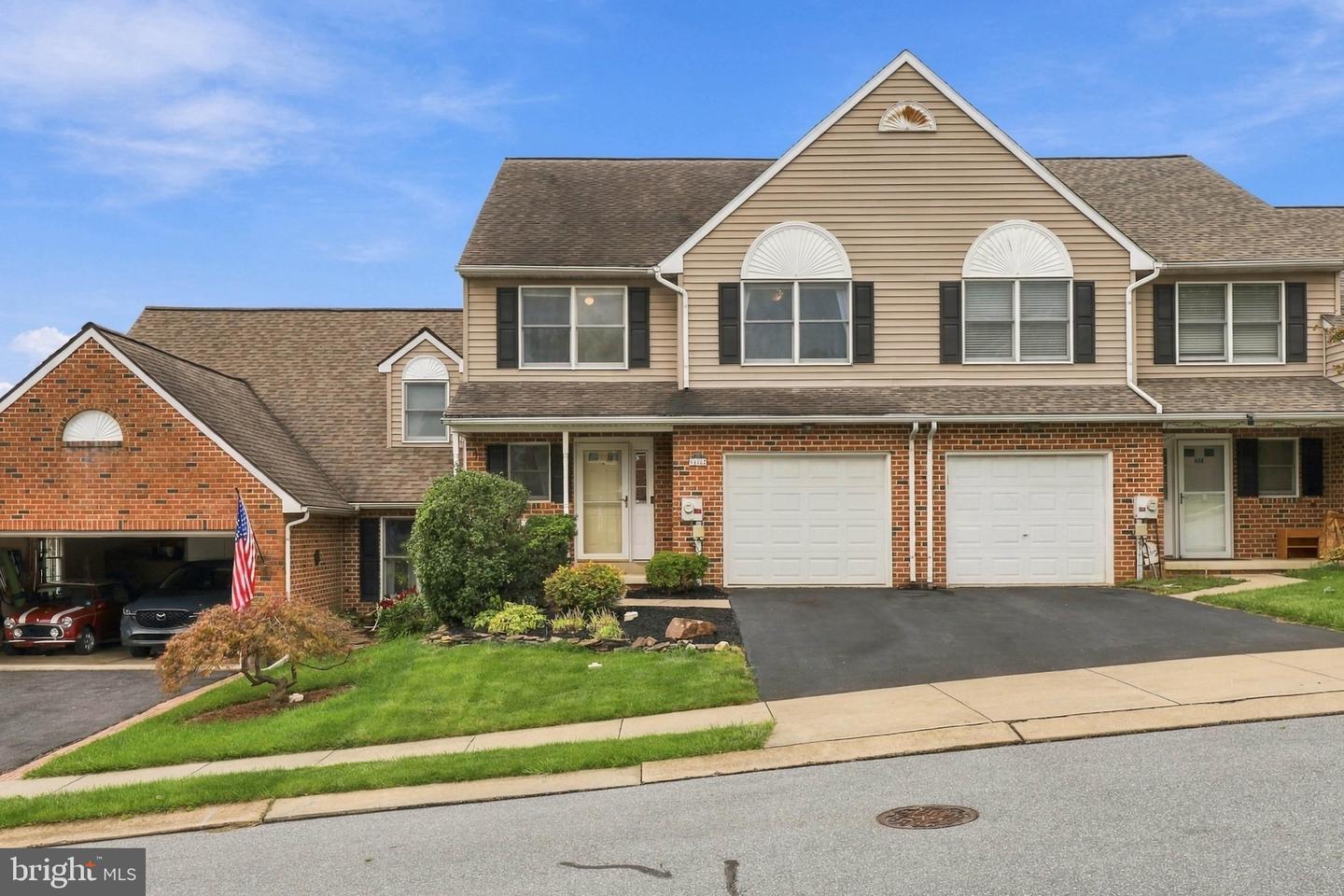488 Hillside Dr — photo
